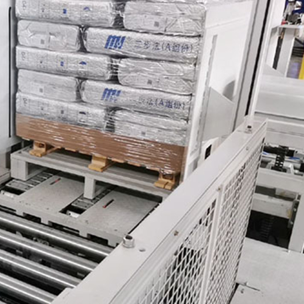 Автоматическое извлечение лотков и укладка на поддоны.3